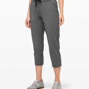 Lululemon Athletica heather grey 23’ on-the-fly pant